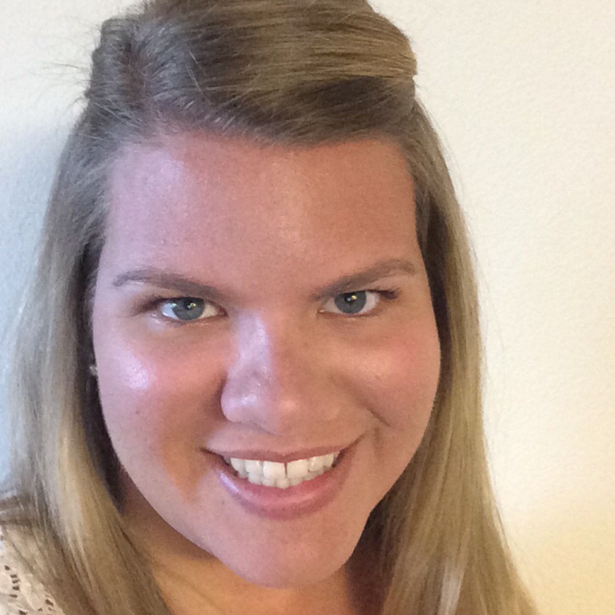 ElleHattan's profile picture. Early Twenties lady. Graduated from Michigan State with a teaching degree. Live every moment to the fullest. Believer in Faith & Serendipity.