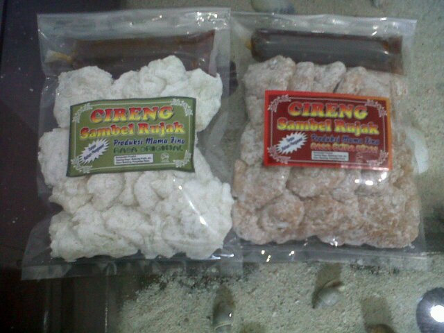 Rujak cireng isi 20+sambel rujak.Rp. 10 ribu . alami tanpa bahan pengawet.Free Ongkir will BSD. minat hub 087880762419 pin bb 547E32C2