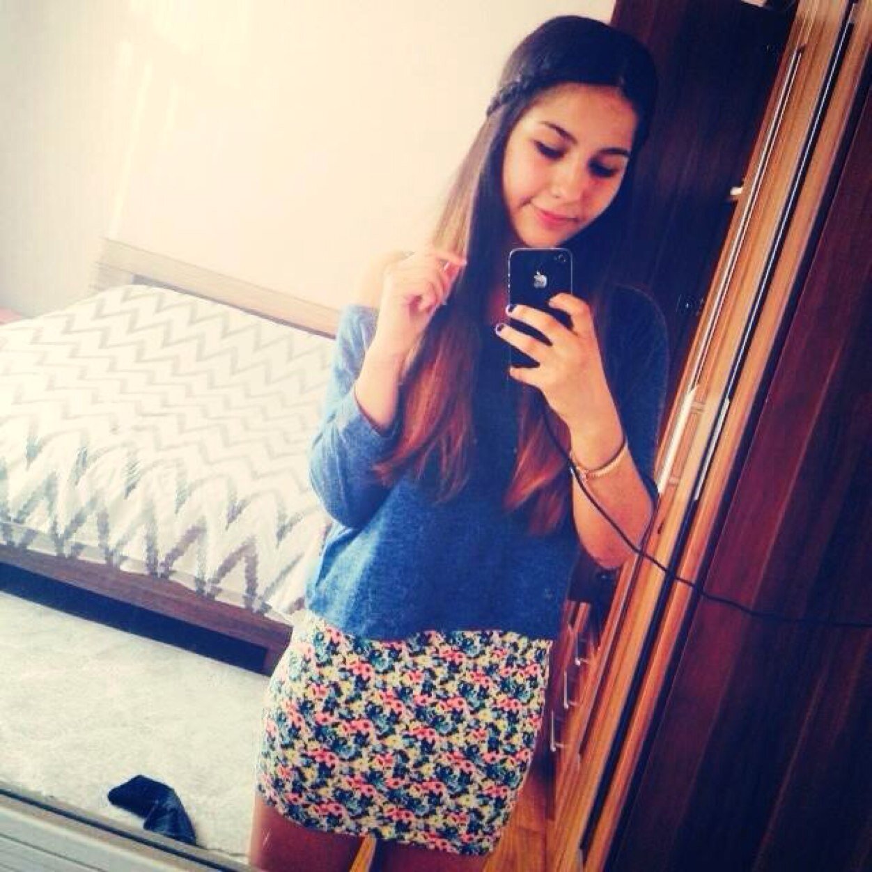 Hello i'am 16 years old , i love guys that play footbal 
                         Folow and i folow back