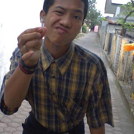 saya adalh orang nya pendiam.. Baik.... !!