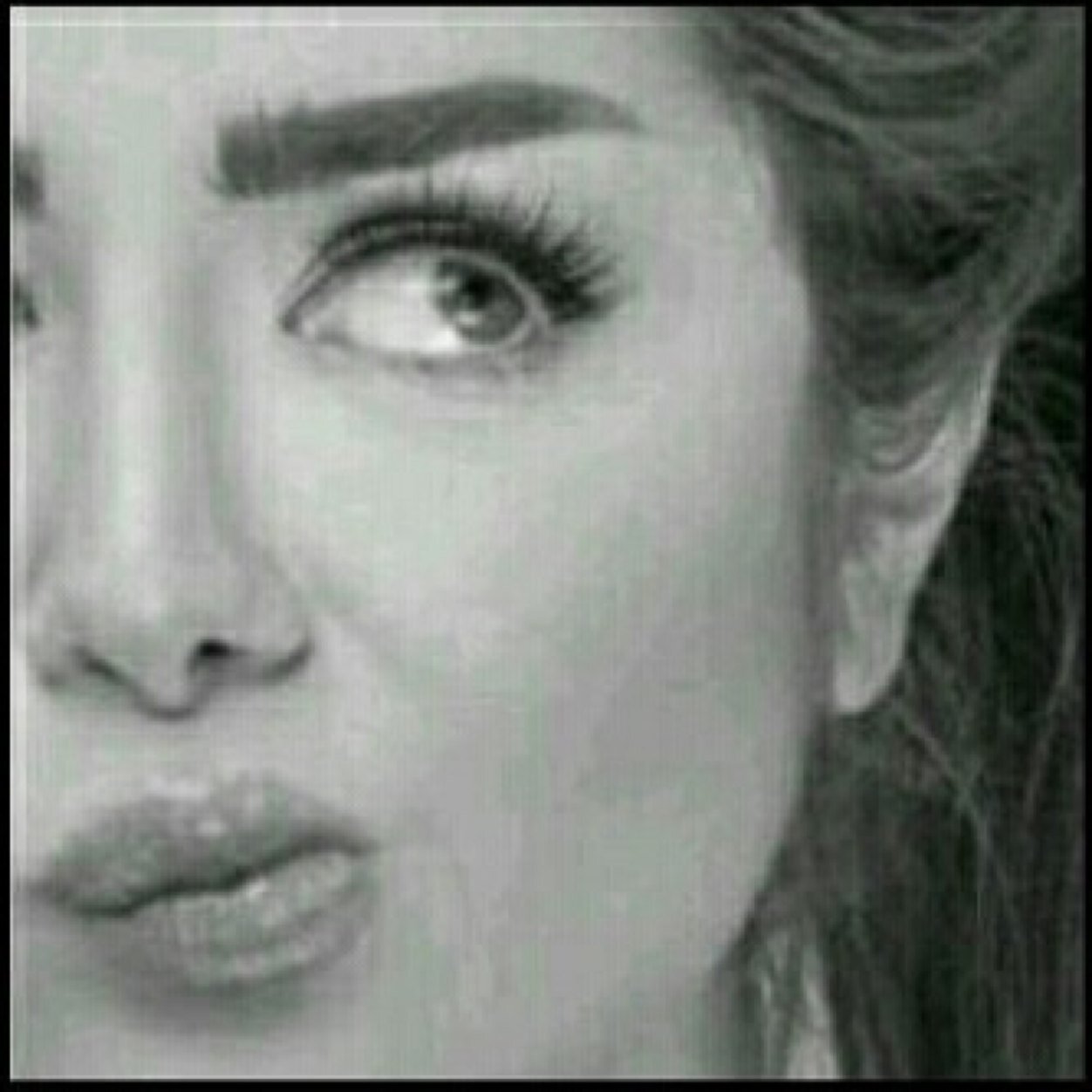 ⁽ كل شيء هادىء ماعدا نبض اشٺياقي لكَ ،♡ ₎ . .