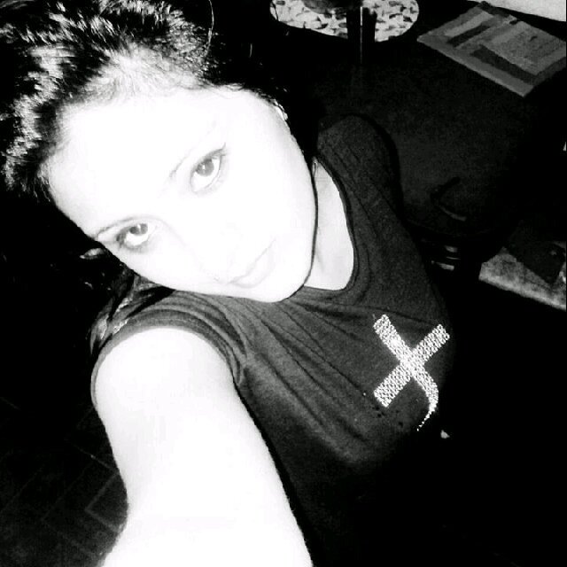 soy day tengo 25 años un hijo al cual amo de 7 añitos y una familia hermosa q son mi vida!!!