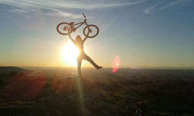 onlylocals's profile picture. Querer a mi madre y odiar a la policia.