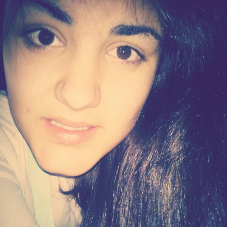 mi vida no es perfecta, sólo intento que haya menos errores. así soy yo soñadora desde '99 amante de la música y una puta drogata por la fotografia.