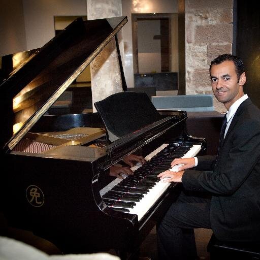 Profesor de piano, pianista y compositor. Follow me On Spotify https://t.co/MhBdlEvK1r