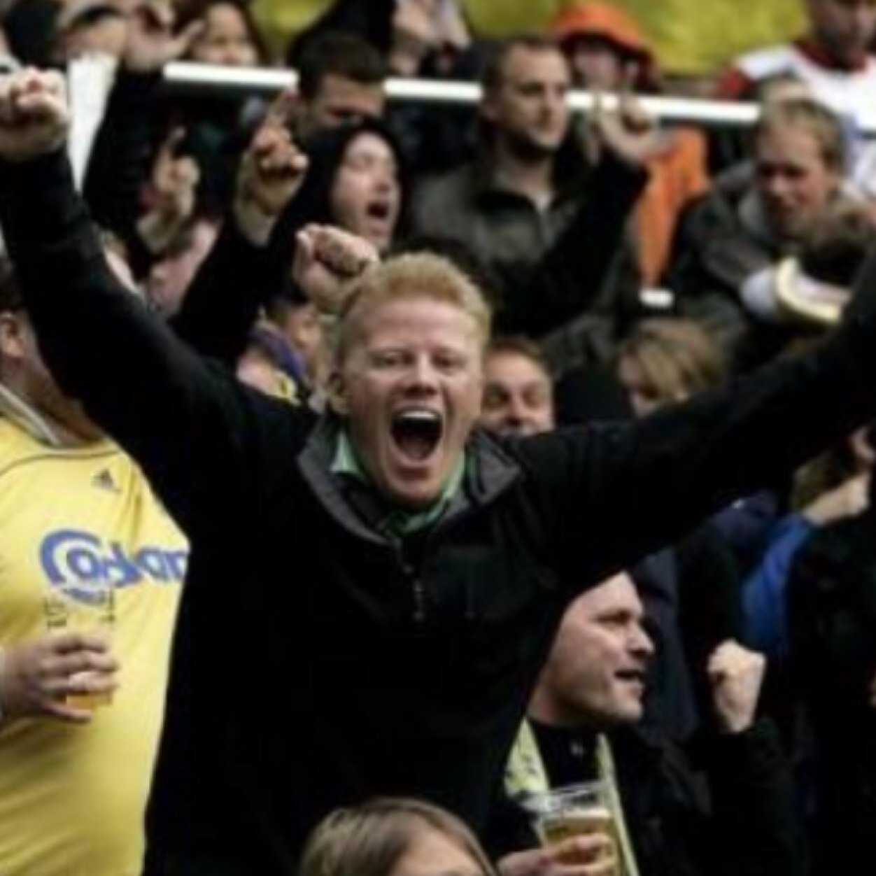 Der er kommet mere blod til hjernen, med alderen...   Passioneret Brøndby fan der står med de gamle i Svinget.