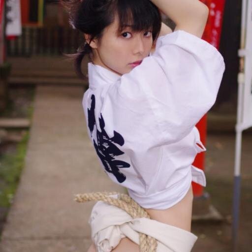 Hi. I'm Japanese. And I post Japanese beautiful girls pictures every day. If you want to see more pictures, please visit my website. Thank you!