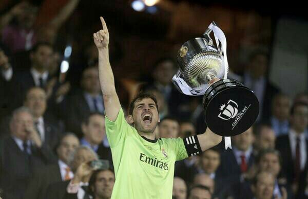 para todos aquellos que tienen a @CasillasWorld como idolo, nos ha dado tanto, te queremos, eres muy GRANDE IKER