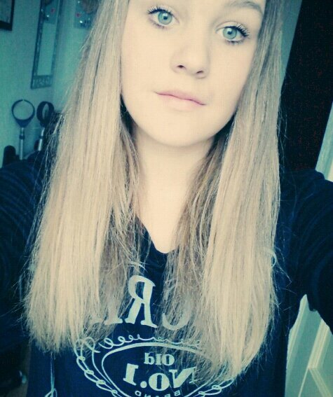 × 13 years young   ×insta : @cheyenna_xo    ×snap : @cheyennaxx   ×app : vraag maar ^^