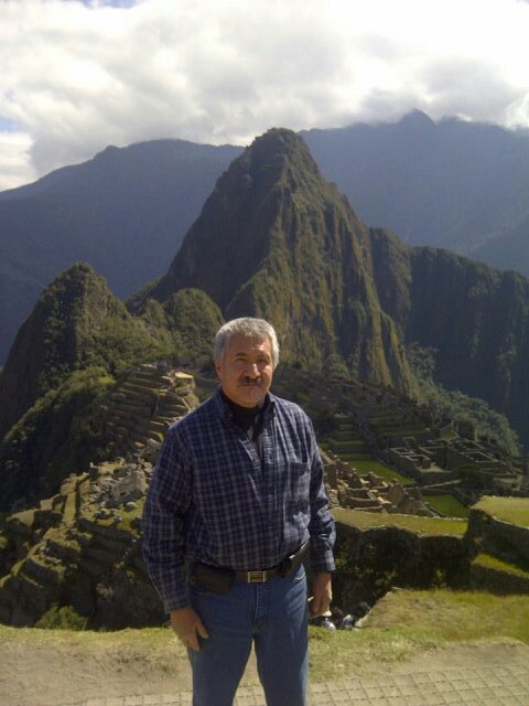 rdevaldivia's profile picture. Juez jubilado de la Corte Suprema y Profesor universitario. Casado, un hijo: Mario De Valdivia Lozada