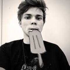 YOU GOT A FREE FOLLOW, FOLLOW @ashtonftlucas ; thanks!