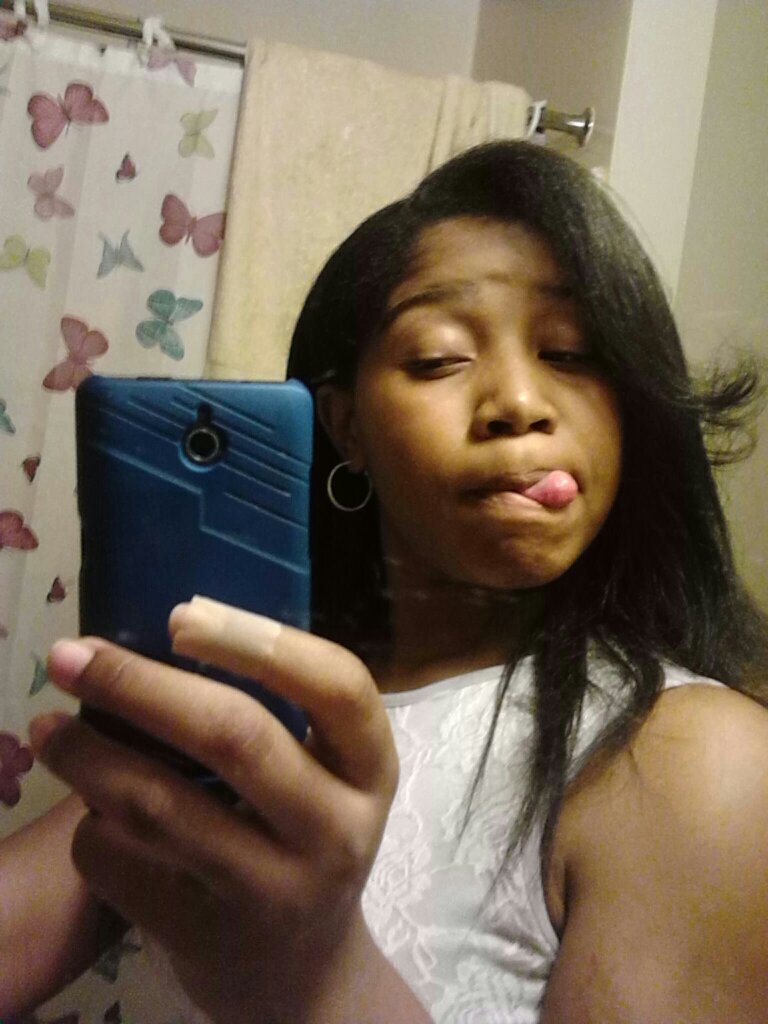 (kik)=rheonn | (instagram)=queen_blu_kisses