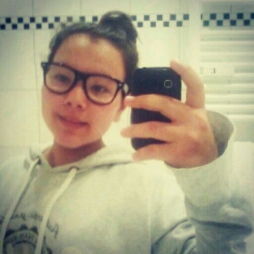 ZayaPauli's profile picture. Mit der drang nach perfektion kam der leid auf die welt und man ist nicht geboren um perfekt zu sein