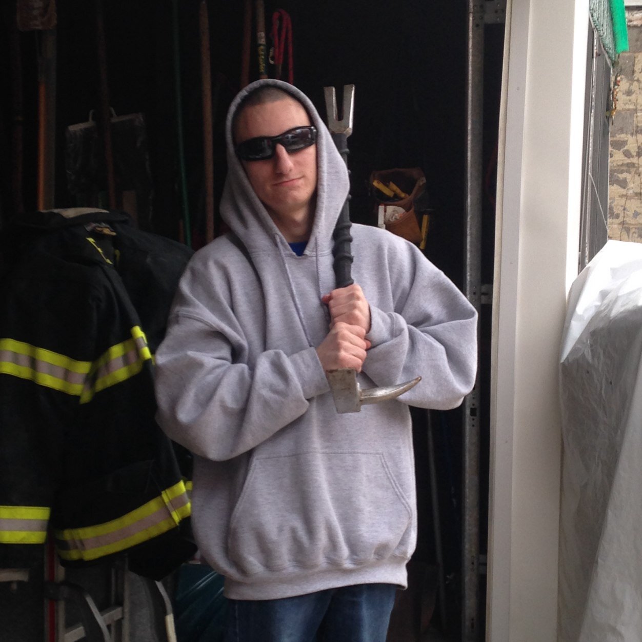 I i'm a fire buff i like to go to the fire house i like to hang out with my friends and i like to twlk to my friends on facebook and i i'm single