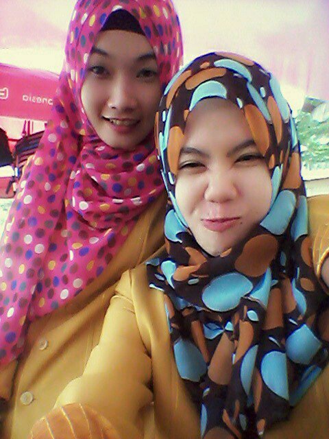 Stay in pekanbaru, school at universitas riau:)♥♥loveyou allah,loveyou my family,and I loveyou mybest friend's:*