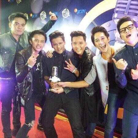 Kita sayang SMASH terutama IlhamBismaReza! IlhamBismaReza juga sayang sama kita!♥♥ *loveyou*