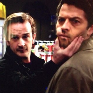 whatsleftinhand's profile picture. free follow from @dontbedeaded bc you are a little ray of sunshine and ily