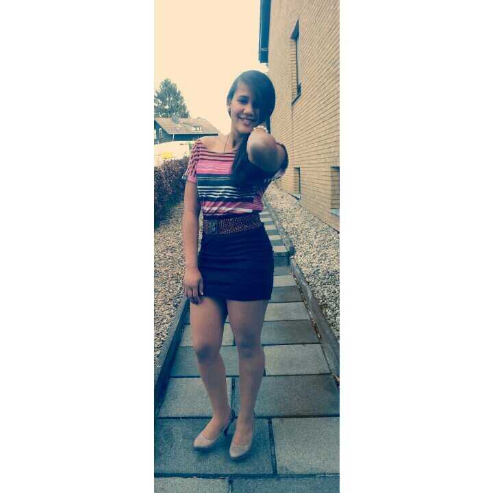 soy actriZ De mi sueños  No megustan las Personas mentiroZa  soy VejetaRiana Megusta La muSica hurvana Y Amo mi Bff ♥