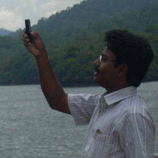 இசை கேட்டல்,புத்தகம் வாசித்தல்,துணுக்குகள் எழுதுதல்.