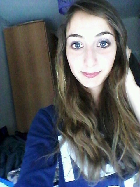 moi c'est Adelina ,14 ans ^-^ ( pas besoin d' bio :p )   team   #daddy yankee   #fouiny