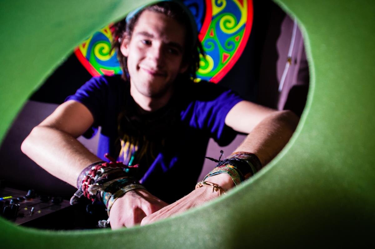 Kwah is a psychedelic music producer, composer and teacher from West Yorkshire.