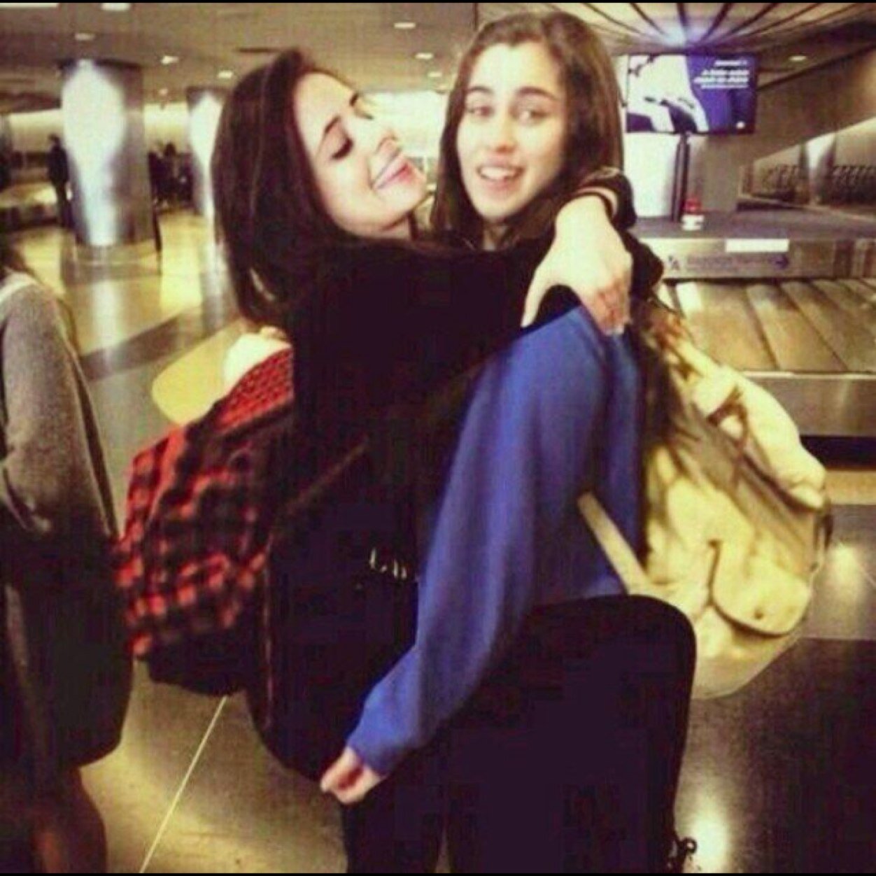 Free follow. Follow @dlovatohero not tbis account