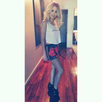 Chica que ama actuar-Pone PLAY en http://t.co/6Lecczu3mi @lalimusica /#perfumeLali http://t.co/SKq6vzlyR2…