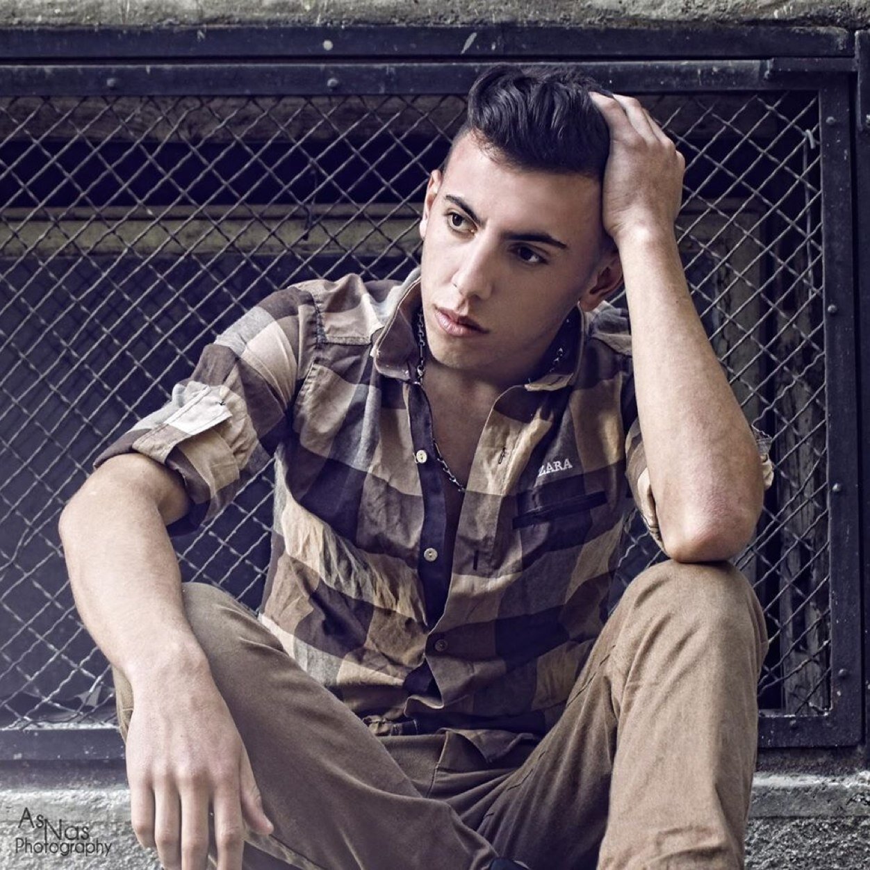 mrk_blogh's profile picture. 20 éves fiú aki szeret lazulni, bulizni, haverokkal lenni és boxolni. kövess - követlek :*