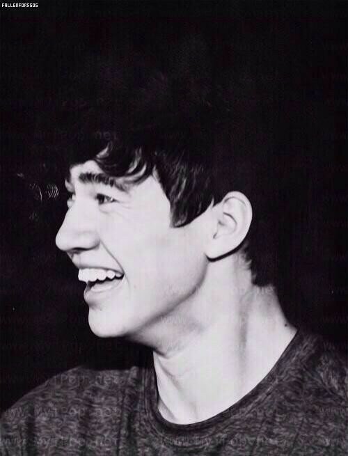 please follow @voiceofhorxn ily ♥
