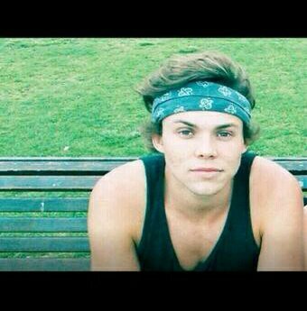 please follow @voiceofhorxn ily ♥