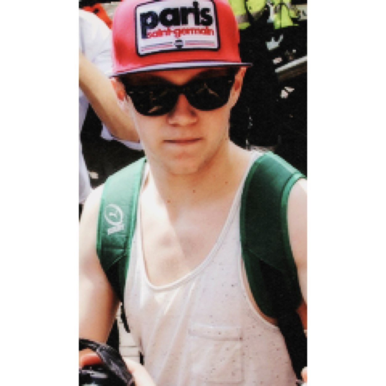 had to delete my acc due to sch(ell)ool back in september so had to go the thirsty route & make free follow accs. follow @ins0mniall. ilysm.