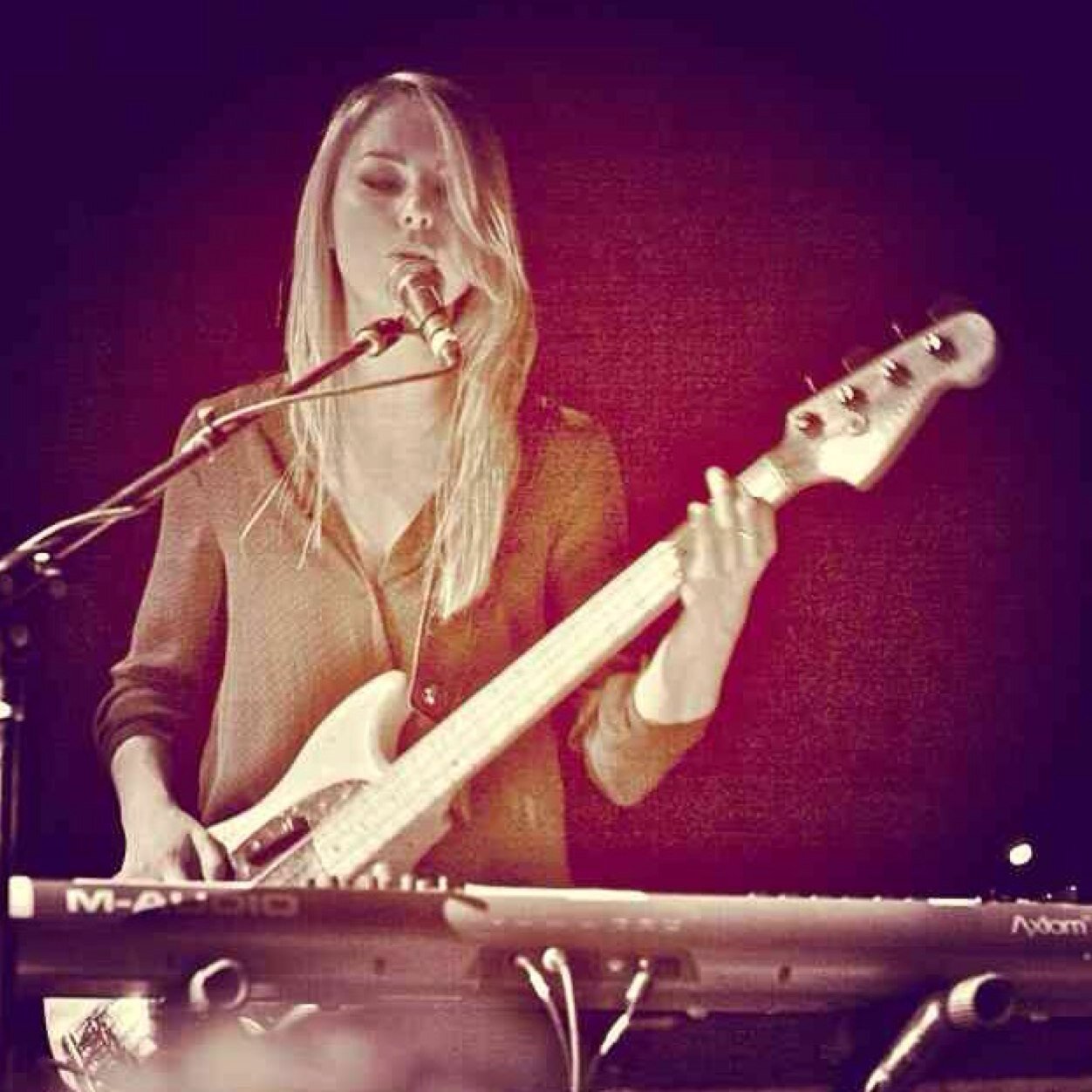 DeeringJill's profile picture. Irish Sketch artist • plays/sings for JamesVincentMcMorrow