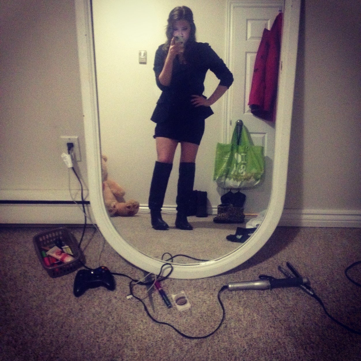 meghdins's profile picture. Chamber of farts