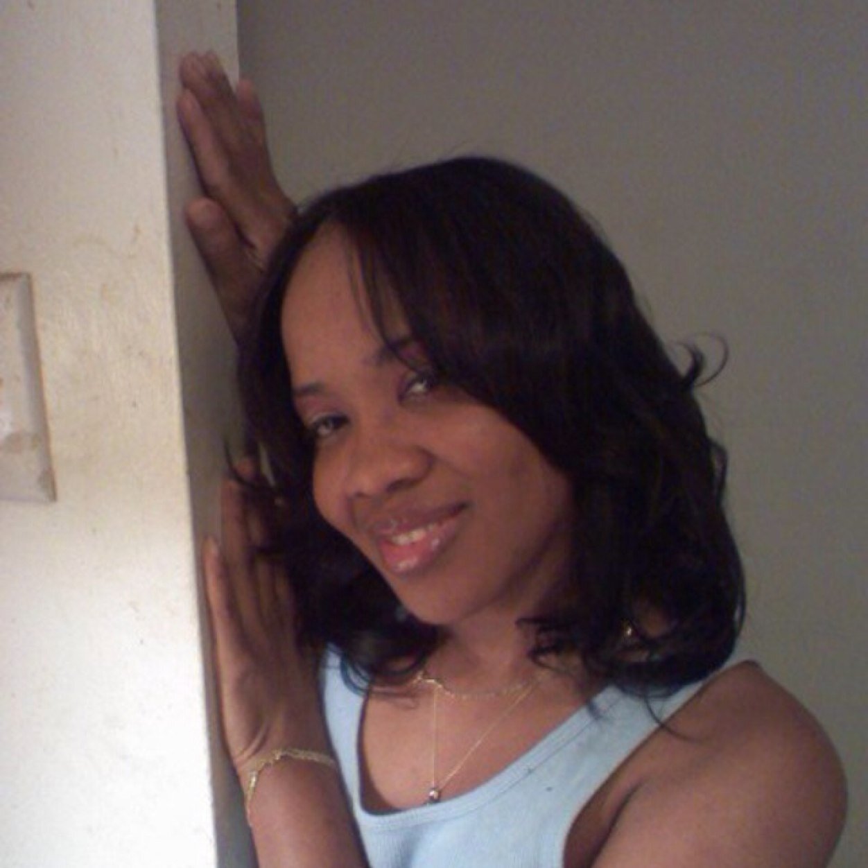 born and raised in jamaica fun easy going person but dont rass cross me u zeeit