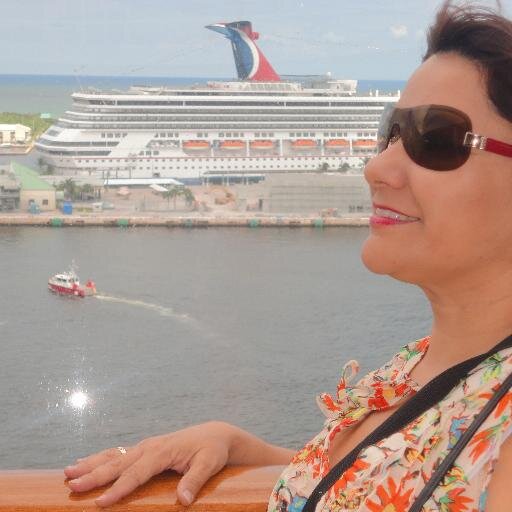 Esposa, madre, Lic. en Hoteleria y Turismo, trabajé en Celebrity Cruises donde descubrí mi pasión por viajar... ¡amo viajar en #crucero! Sígueme y te sigo!