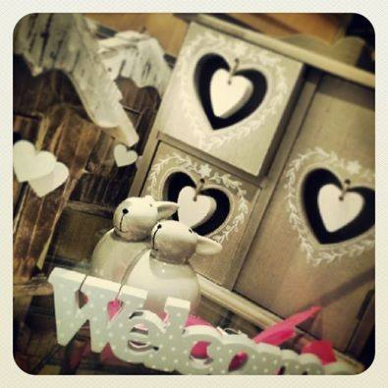 We are a unique little online shop, selling gifts and homeware, with a shabby chic and vintage style. #twigsandpebbles