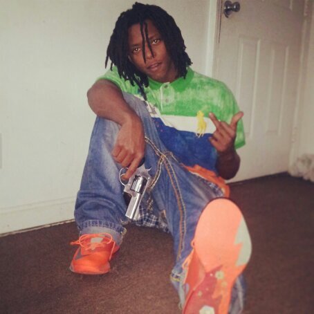 money is my motive, : bitch cant tell me she late condoms i use dont break . FUCK DA OTHA SIDE !!!