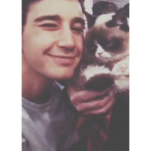 ♡Hi love, you should follow @skipspidybeau because she gave you this free follow, ily♡