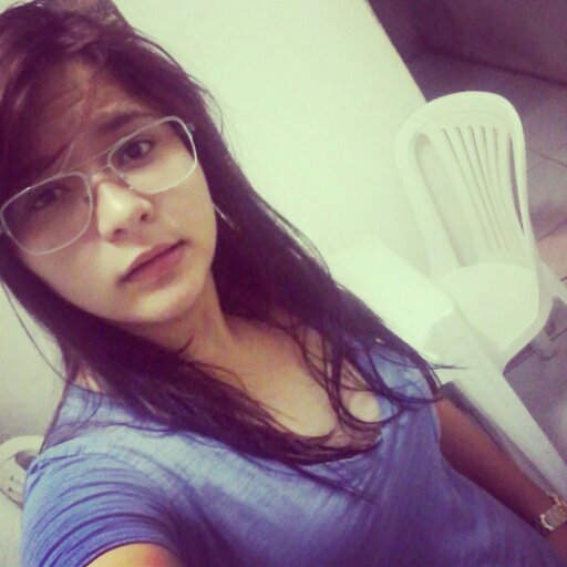 ' Tanta coisa acontece com a gente. Tanta gente passa pela gente, mas tão pouca gente realmente fica. #TatiBernardi