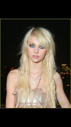 I'm Alice I love my daughter @LittleStrangRP and I travel through my dreams and thoughts/Wonderland/Single/@_Wayland_Jace's long lost sister