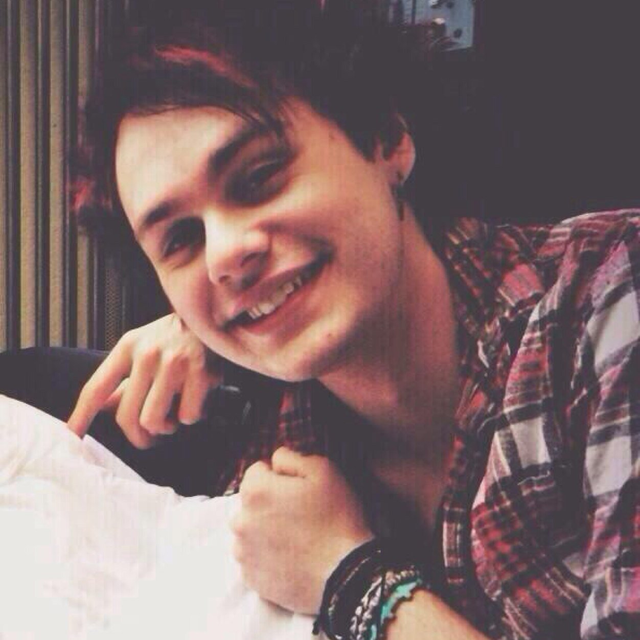 Hey! You just got a free follow cause your rad and ily. Now please follow @Grungylashton  :-)