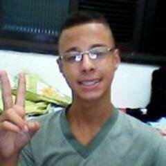 Eu sou o menino gentil Sincero e pá , 16 anos gosto muito de futebol, tênis de mesa  . Se quiser me adicionar  no facebook ta ae ---- https://t.co/li4EMNcAWp