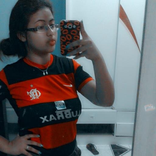 dificil encontrar alguem que lhe entenda quando voce nao consegue por em palavras aquilo que tanto te machuca*---*