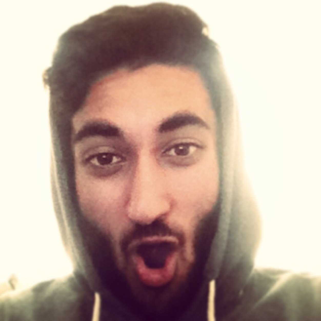 Everything I tweet is 100% my own opinions and feelings. No influences only experiences #TeamiPhone #TeamBlackberry #Instagram: riz_virji