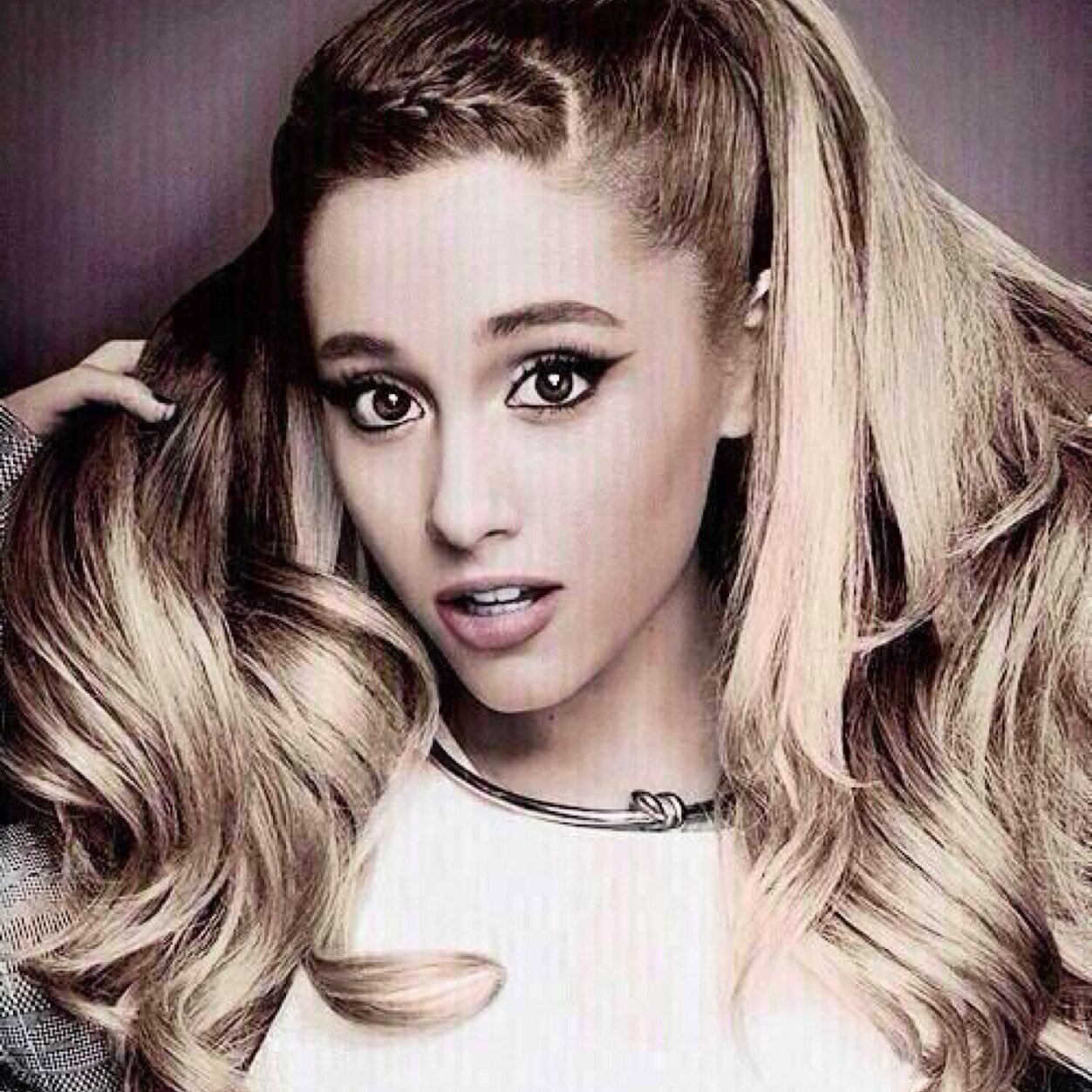 Please follow @GrandesWeave :) tweet me for a followback ❤️