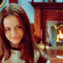Me llaman Rory. Alumna Gryffindor y pura rata de biblioteca. Cazadora del equipo de Quidditch. Actualmente en Chilton. Hija de @Snow_FYE y Ganiss.