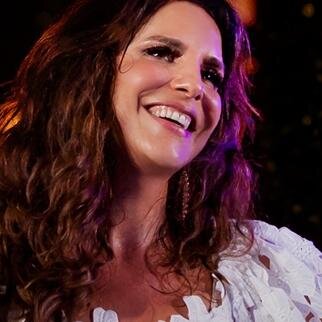 Aqui você fã, encontra um grande acervo de músicas e áudios dos 20 anos de carreira de Ivete Sangalo 24h por dia. Rádio Fãs da Ivete, feita por fãs para fãs.
