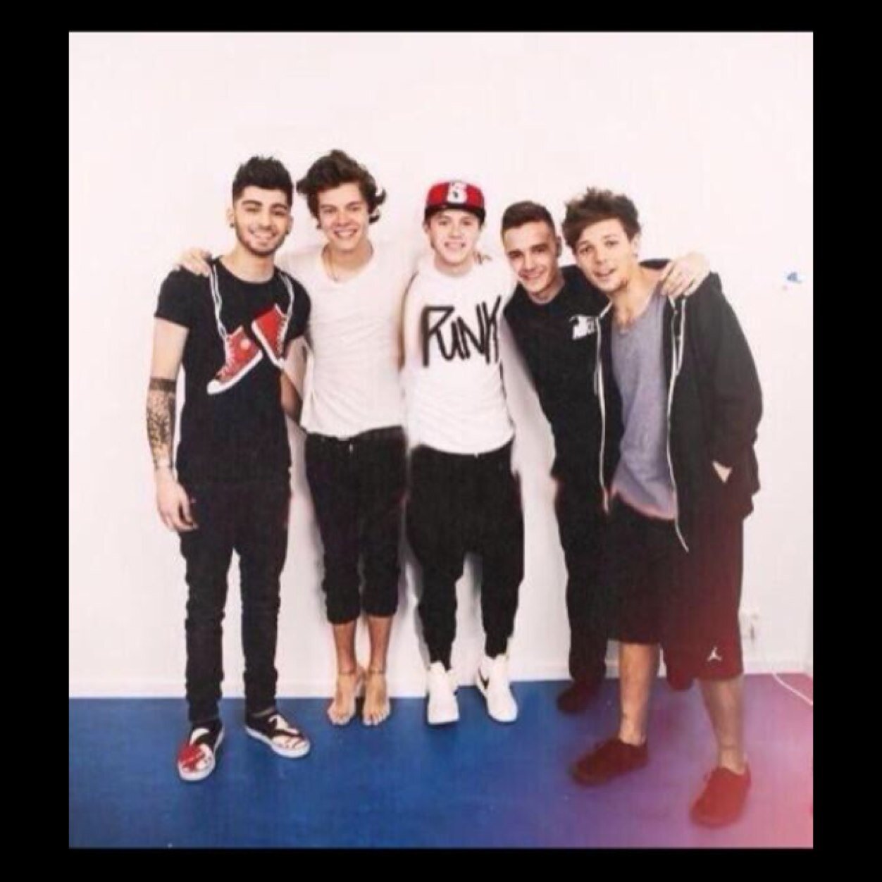 ReadThisBi0's profile picture. Follow @HoneyycombHarry & @ItsHoranBabyx they follow back!