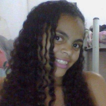 Então me abraça que eu te conto
Pelo meu beijo sabe de tudo
Se traduzir vai entender, te amo