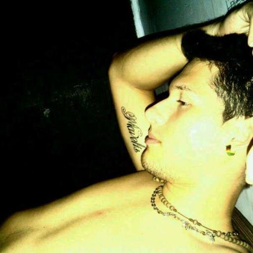 Anndres_G's profile picture. Vivimos en un mundo donde hacemos la guerra en público y nos escondemos para hacer el amor. John Lennon